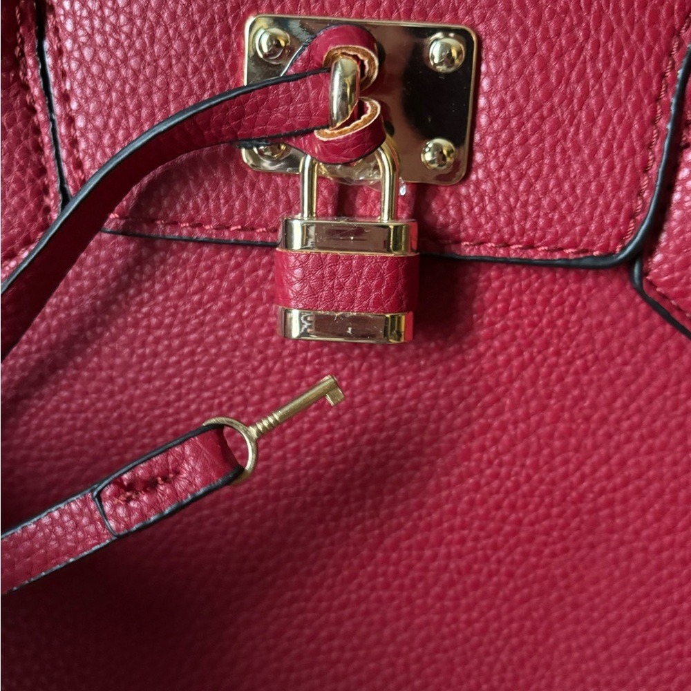 Elegant Red Satchel and Wallet Set - Picture 3 of 14